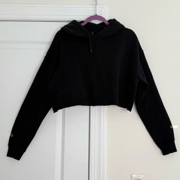 Urban Outfitters Black Cropped Sweatshirt - Picture 6 of 10